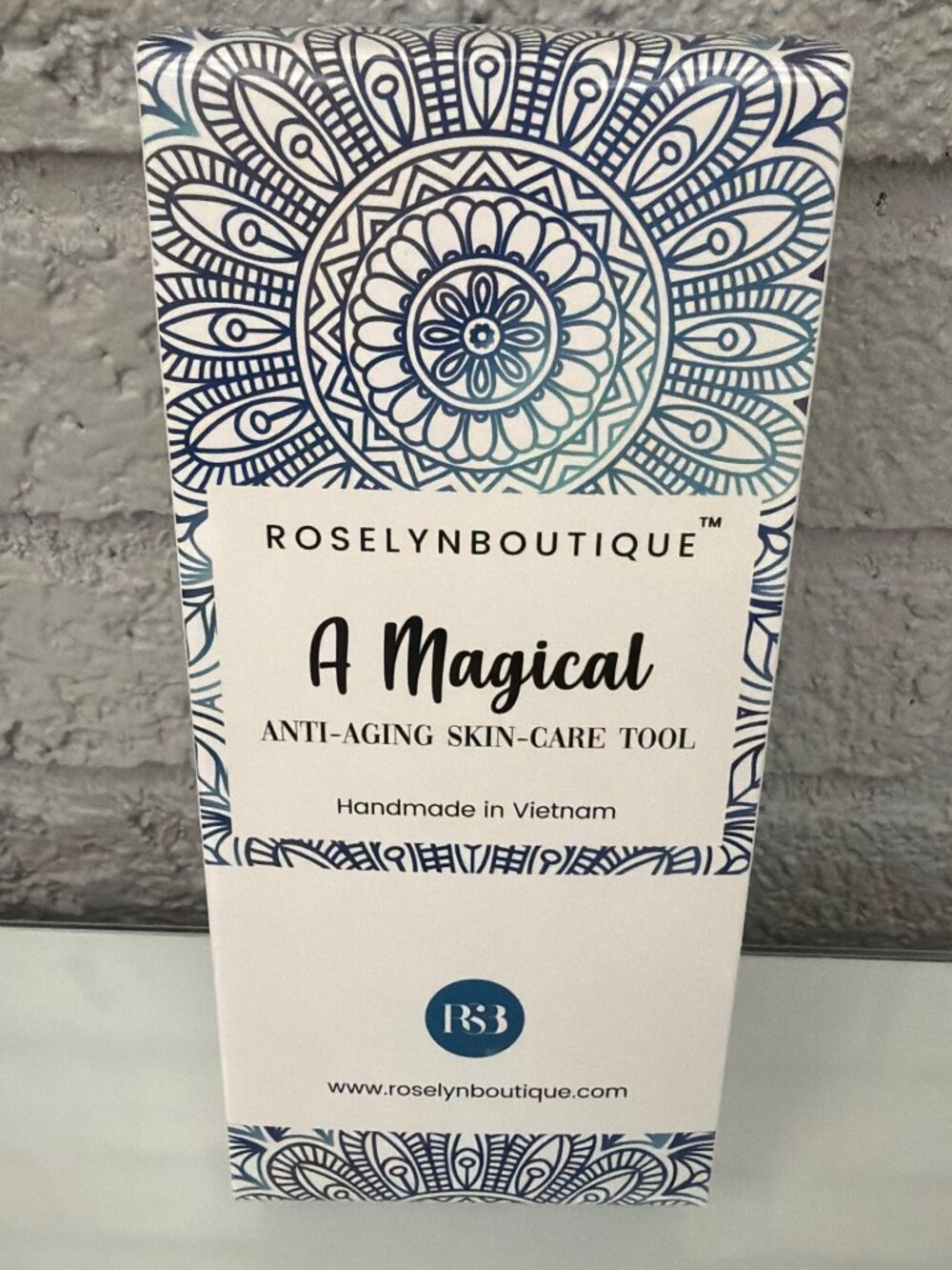 Roselyn Boutique A Magical Anti- Aging Skin-Care Tool Jade Facial Roller